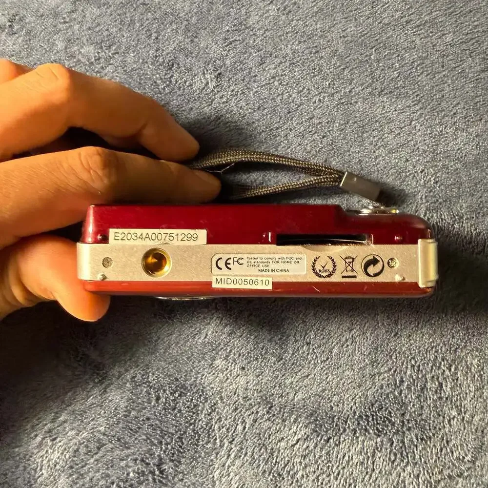 Vivitar ViviCam T027 12.1 Megapixel Digital Camera  UNTESTED FOR PARTS